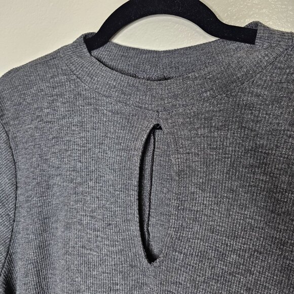 Torrid 2x Grey Ribbed Tunic Top Half Sleeve Keyhole Mock Neck Minimalist Office - Picture 3 of 5